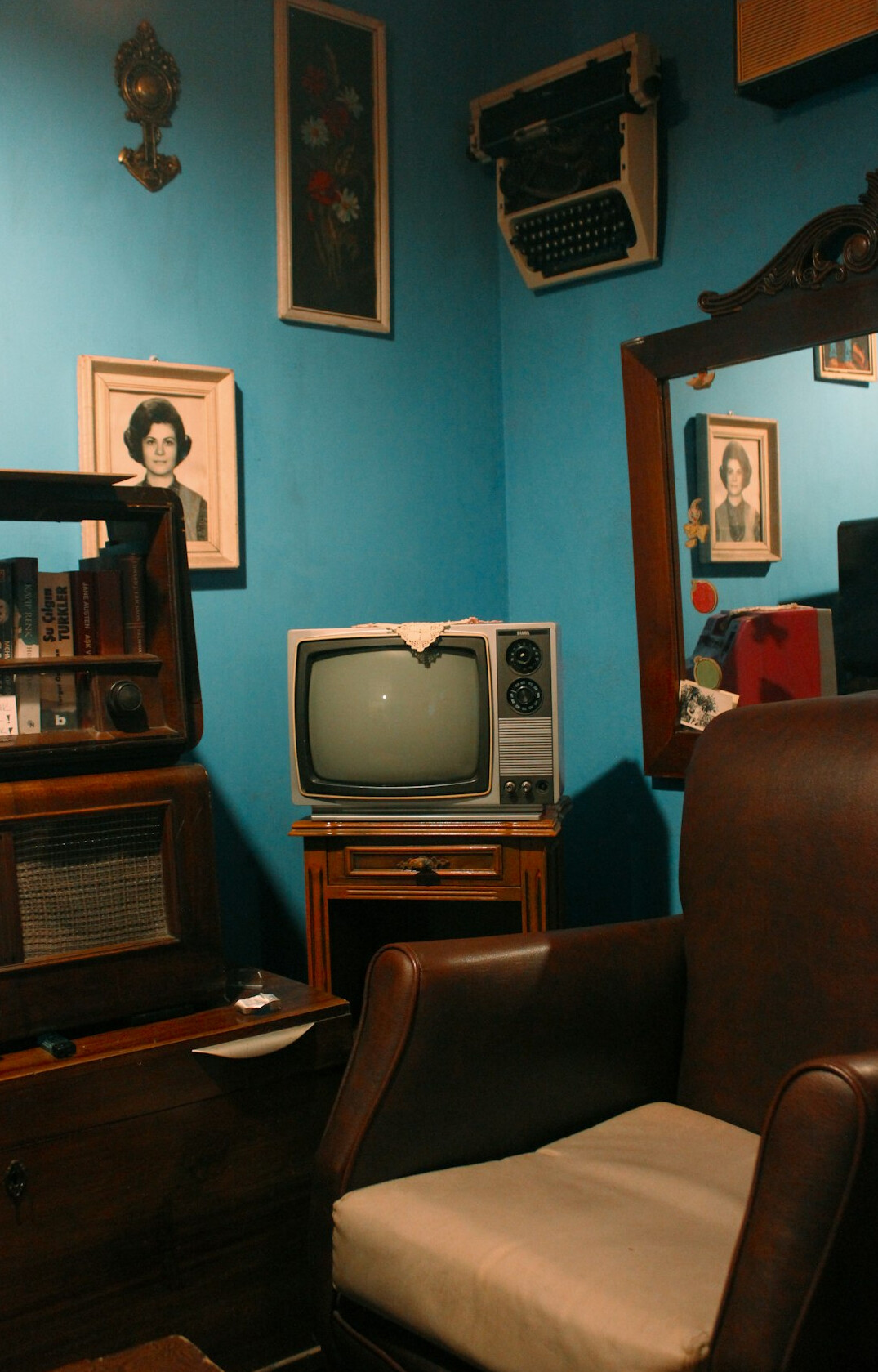retro tv broadcast